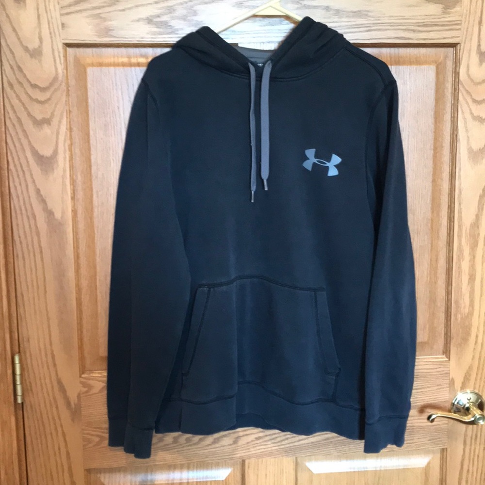 Under Armour Men’s Black Sweatshirt!